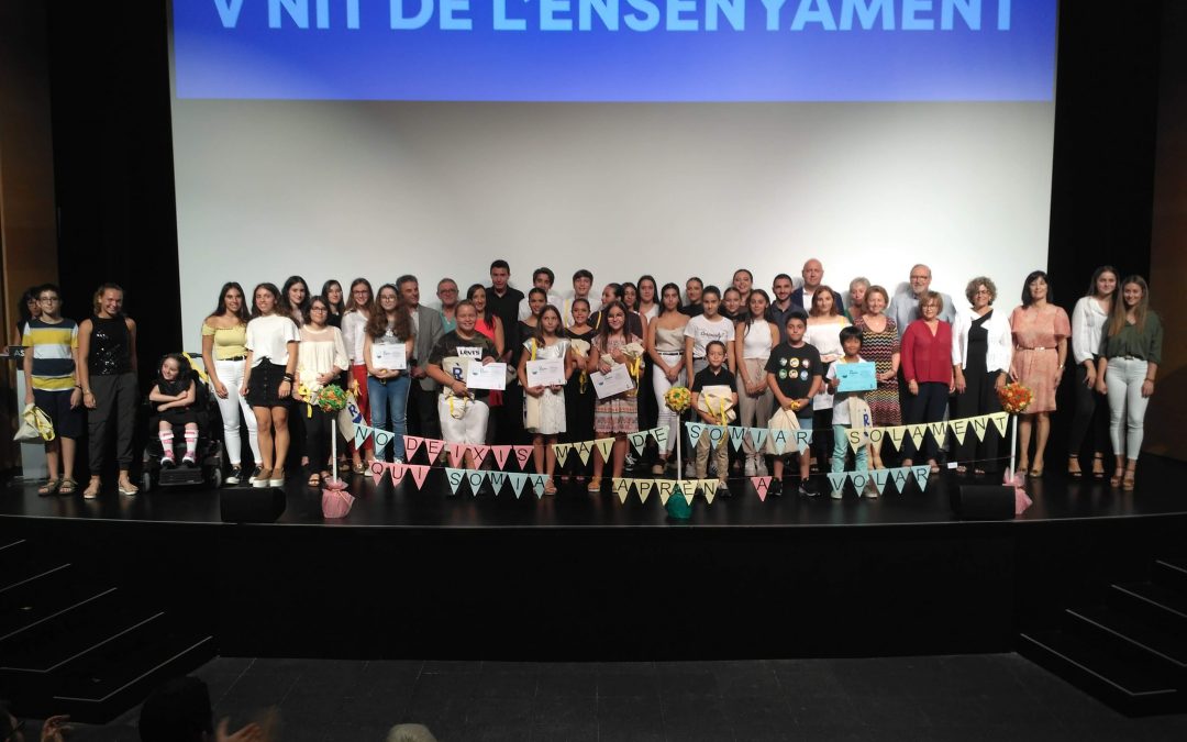 Una quarantena d’estudiants i professors homenatjats a la V Nit de l’Ensenyament de la Ràpita