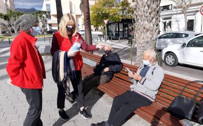 Voluntaris de la Creu Roja engeguen sortides de pedagogia i sensibilització sobre la pandèmia de la COVID-19