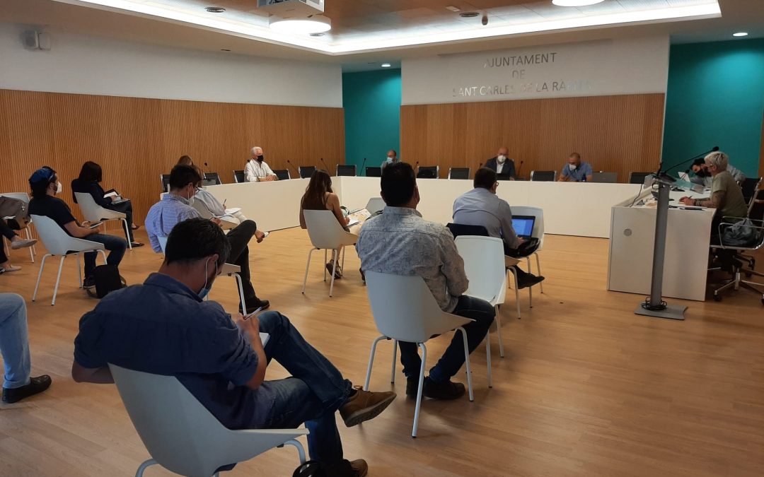 El Ple de la Ràpita aprova establir estacionament limitat i control horari a la zona d’aparcament del Garbí