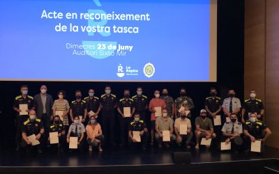 L’Ajuntament de la Ràpita reconeix la tasca d’onze membres de la Policia Local, cinc del Cos de Mossos d’Esquadra i deu ciutadans del municipi