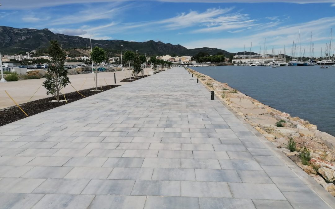 Finalitzada la urbanització d’un nou tram de passeig al port de la Ràpita per a ús ciutadà