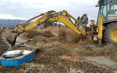 La Ràpita retira les embarcacions abandonades de la platja del Molinet