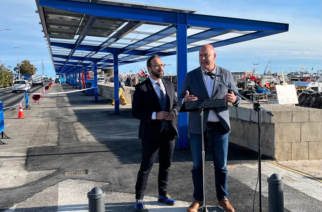 El Govern instal·la un camp fotovoltaic de 900 panells a l’aparcament del moll central del port de la Ràpita