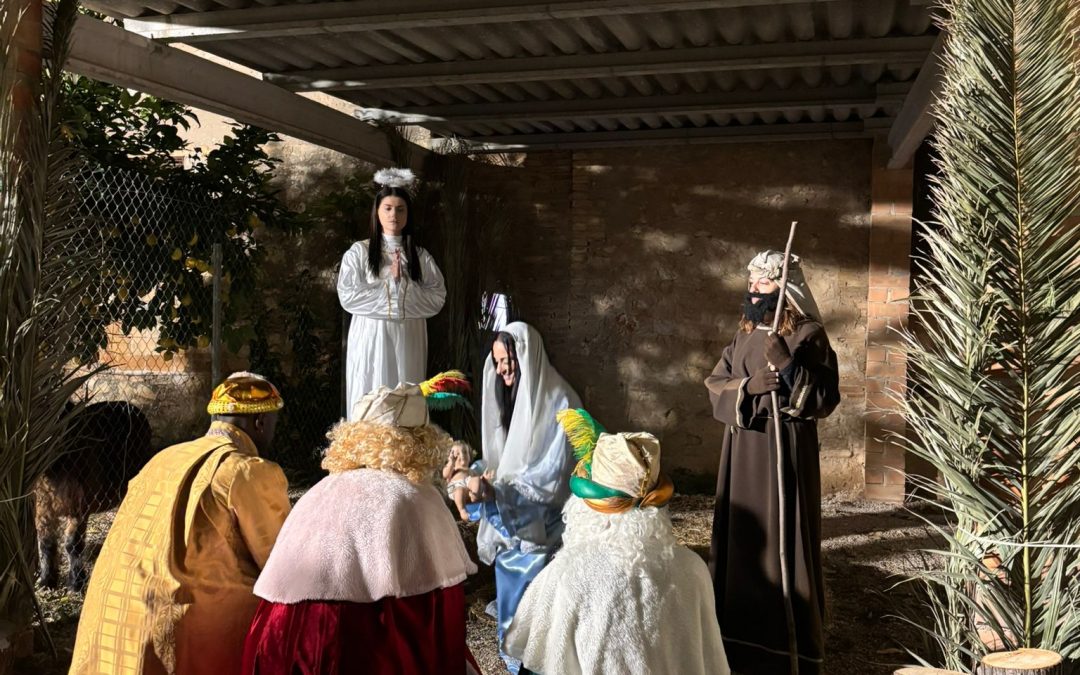 LA RÀPITA VESTEIX ELS SEUS CARRERS DE NADAL AMB LA PRIMERA EDICIÓ DEL PESSEBRE VIVENT