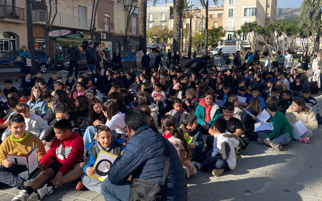 ELS CENTRES DOCENTS DE LA RÀPITA CELEBREN EL DIA DE LA PAU AMB POEMES I SOLIDARITAT