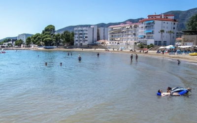 LA PLATJA DE LES DELÍCIES DE LA RÀPITA REVALIDA LA BANDERA BLAVA I MILLORA ELS SEUS SERVEIS