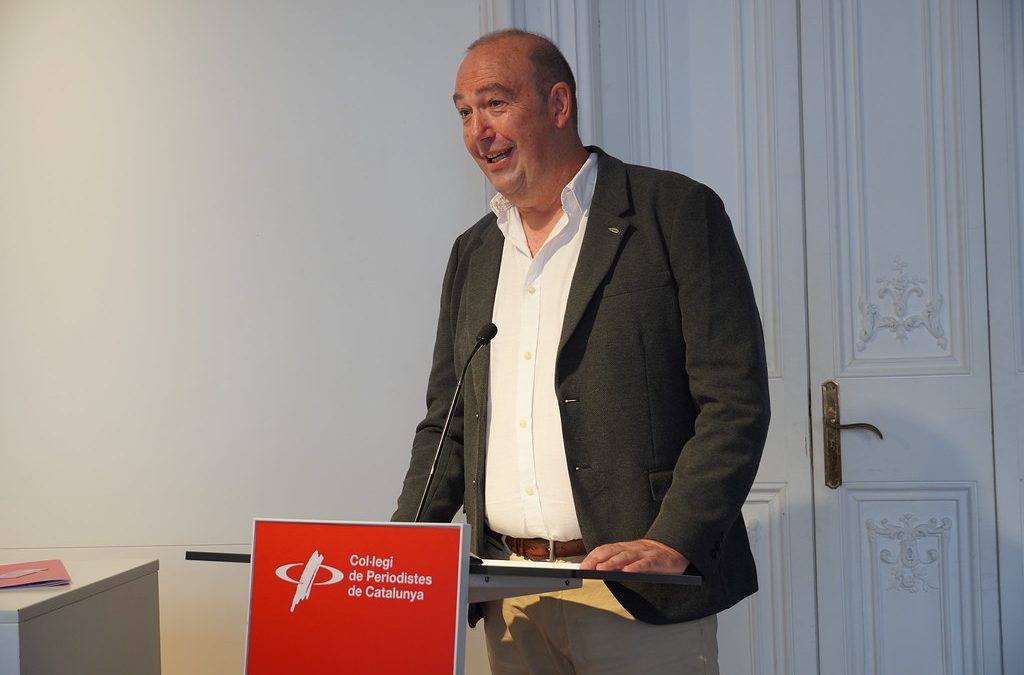 Fernando Garcia rep a Barcelona el títol de col·legiat d’honor del Col·legi de Periodistes