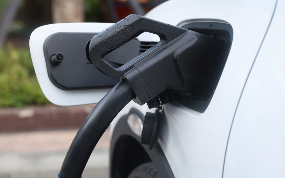 La Ràpita amplia la xarxa de recàrrega per a vehicles elèctrics amb dos nous punts al Pavelló i a l’Auditori